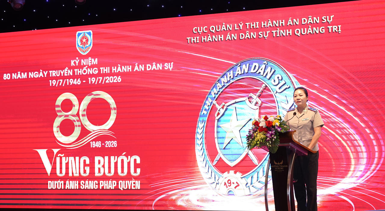 Phó Cục trưởng Cục Quản lý Thi hành án dân sự Trần Thị Phương Hoa phát biểu chỉ đạo tại buổi lễ.
