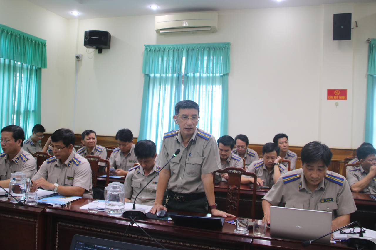 Phòng THADS Khu vực 4 tổ chức thi hành xong về việc và về tiền đạt tỷ lệ cao so với chỉ tiêu chung toàn tỉnh Gia Lai (trong ảnh là ông Lê Tiến Dũng - Trưởng phòng THADS Khu vực 4 phát biểu tại Hội nghị).