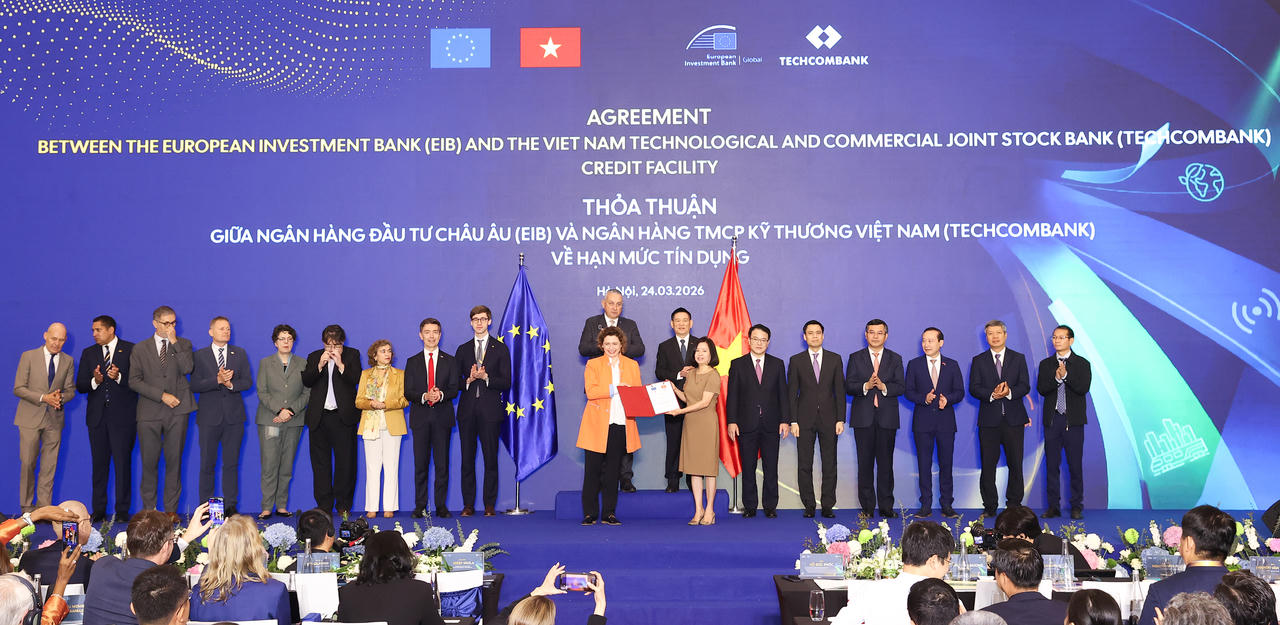 Techcombank và Ngân hàng Đầu tư Châu Âu (EIB) công bố khoản vay trị giá 200 triệu EUR thúc đẩy tín dụng xanh tại Việt Nam hồi tháng 3/2026. Ảnh Techcombank