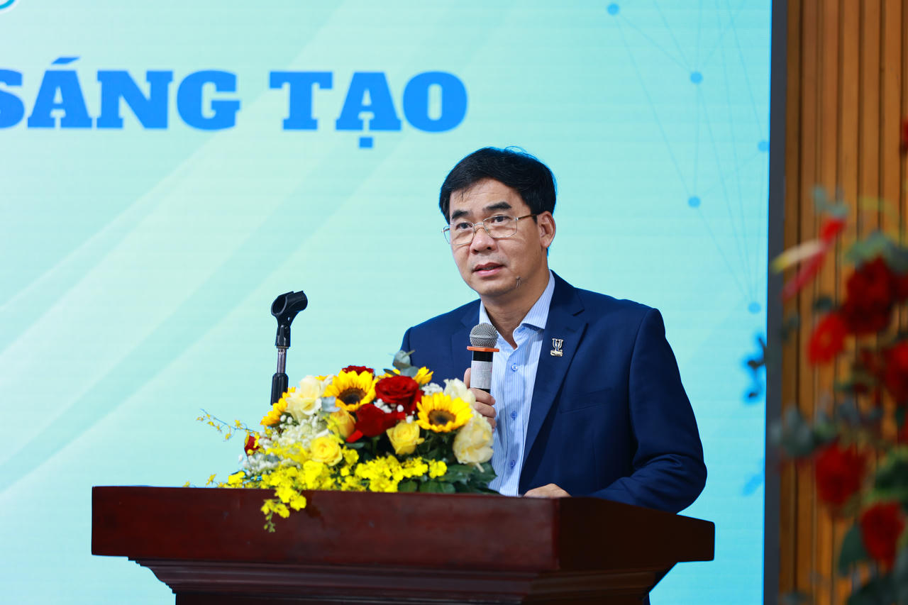 TS Lê Trường Sơn, Hiệu trưởng Trường Đại học Luật TP HCM phát biểu khai mạc