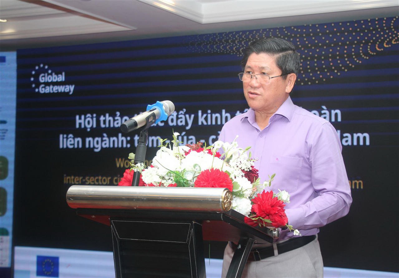 Ông Lê Văn Sử - Phó Chủ tịch UBND tỉnh Cà Mau, phát biểu tại Hội thảo.
