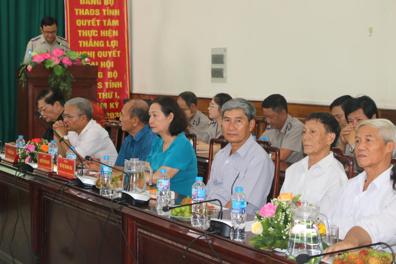 Các đại biểu tham dự buổi gặp mặt.