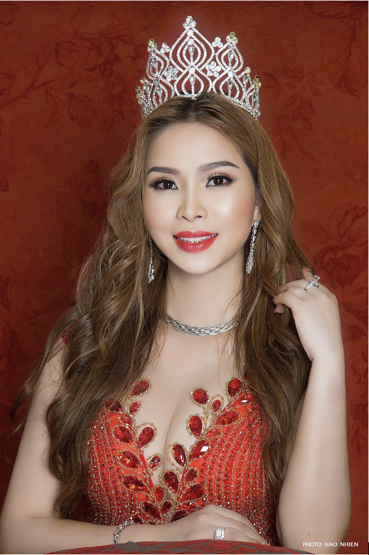 Hoa hậu Vũ Thanh Thảo tạo dựng hình ảnh người phụ nữ hiện đại, bản lĩnh trong kinh doanh và tích cực tham gia các hoạt động cộng đồng.