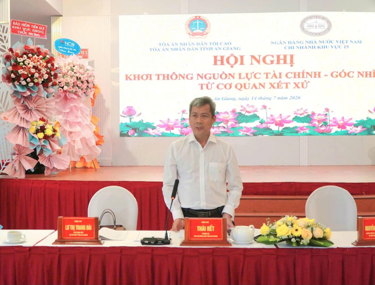 Chánh án TAND tỉnh An Giang Thái Rết phát biểu tại hội nghị