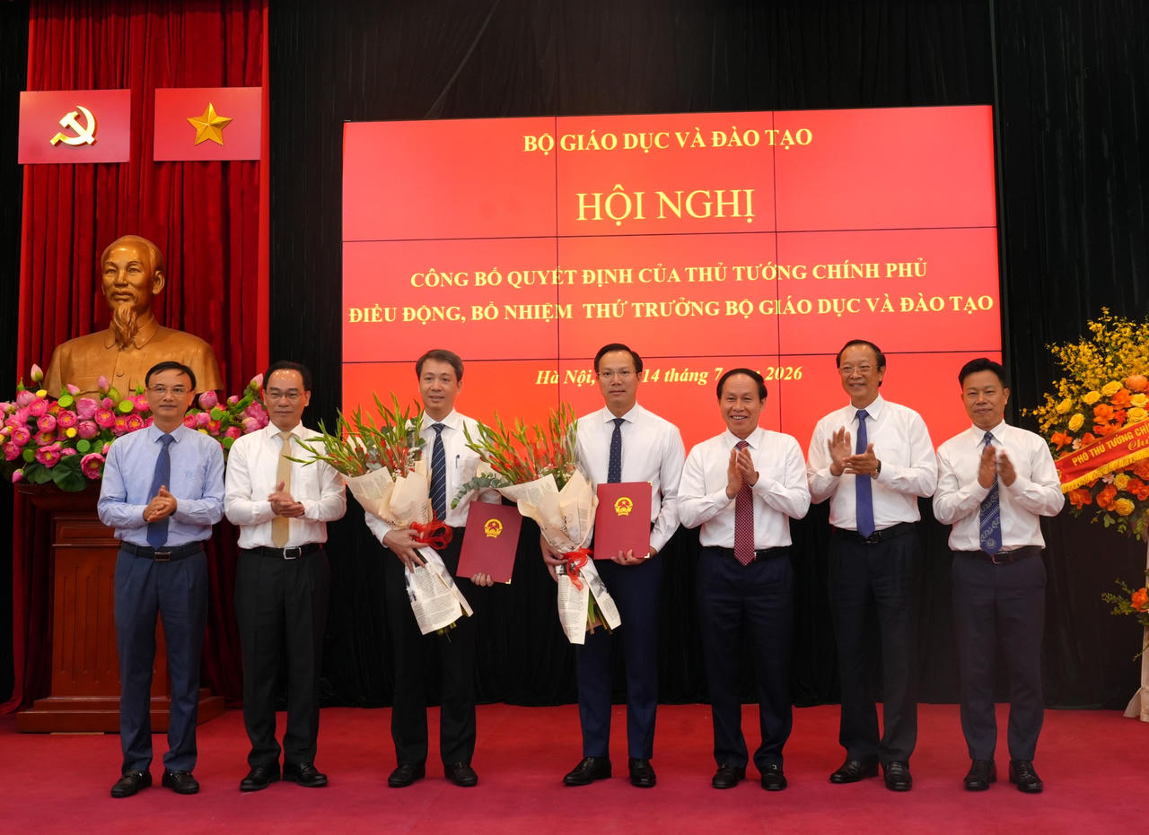 Phó Thủ tướng Chính phủ Lê Tiến Châu, lãnh đạo Bộ GD&ĐT chúc mừng 2 tân Thứ trưởng