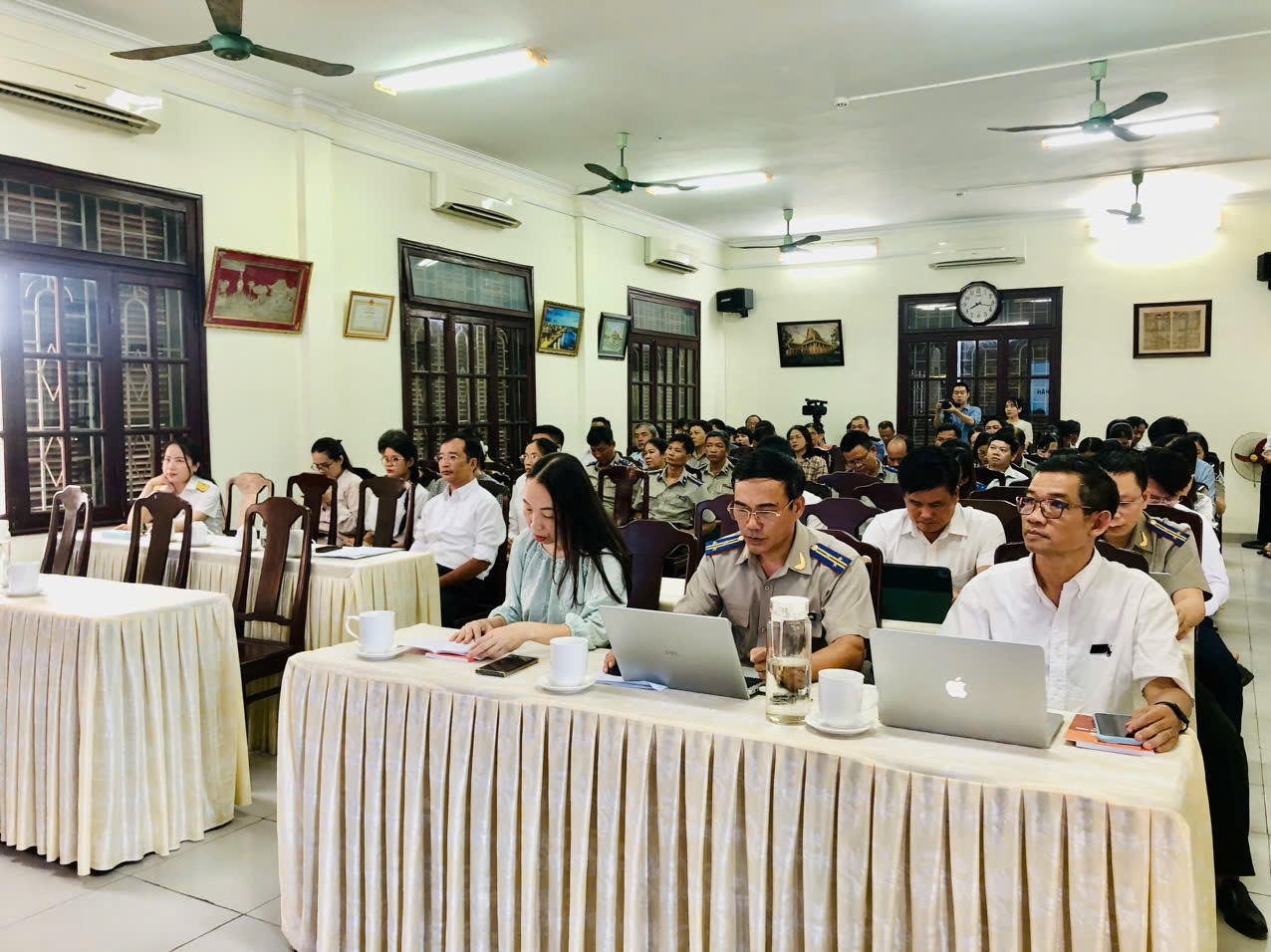 Các đại biểu tham dự hội nghị