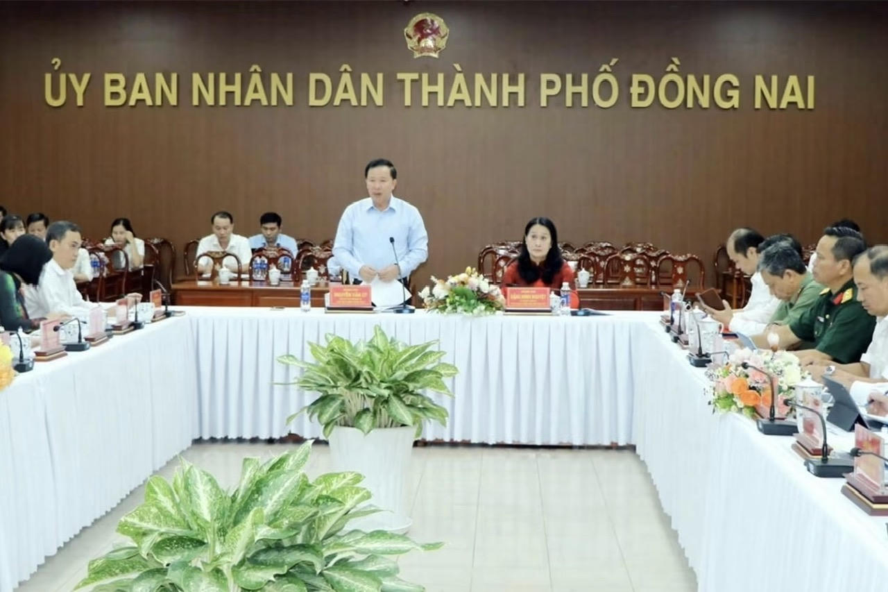 Toàn cảnh Hội nghị sơ kết tình hình kinh tế - xã hội 6 tháng đầu năm và triển khai nhiệm vụ 6 tháng cuối năm của UBND TP Đồng Nai.