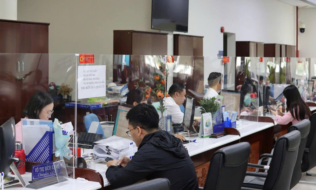 Nâng cao tinh thần trách nhiệm, tư duy phục vụ và năng lực thực thi của các sở, ban, ngành, UBND xã, phường.
