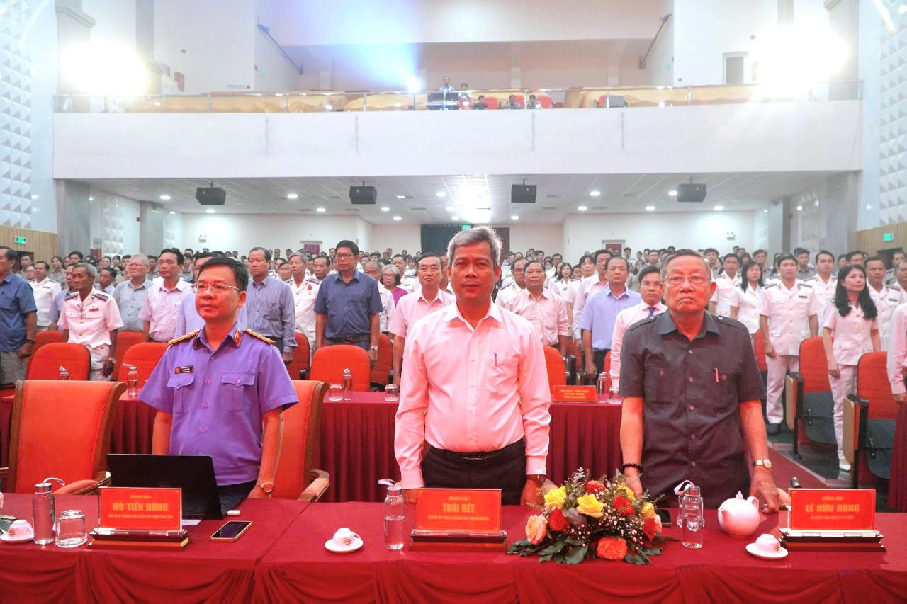 Các đại biểu tham dự buổi lễ