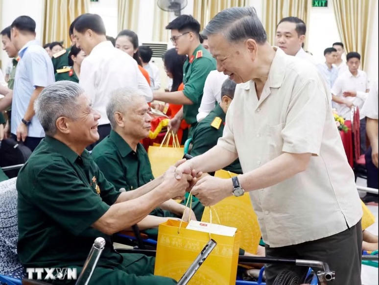 Tổng Bí thư, Chủ tịch nước: Tiếp tục rà soát, giải quyết đầy đủ chính sách đối với người có công và thân nhân