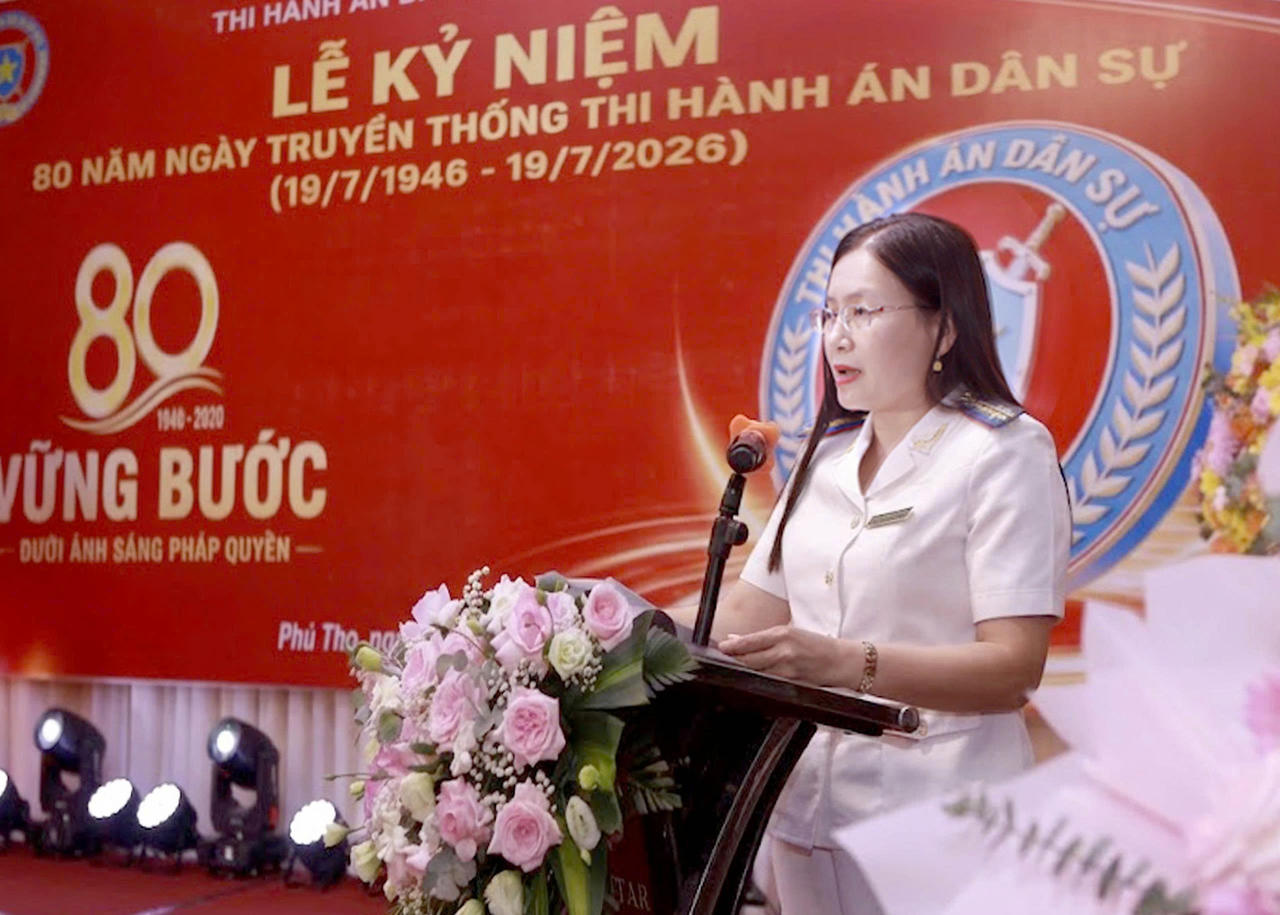 Trưởng THADS tỉnh Phú Thọ_Nguyễn Thị Kim Yến phát biểu tại lễ kỷ niệm 80 năm ngày truyền thống ngành Thi hành án dân sự