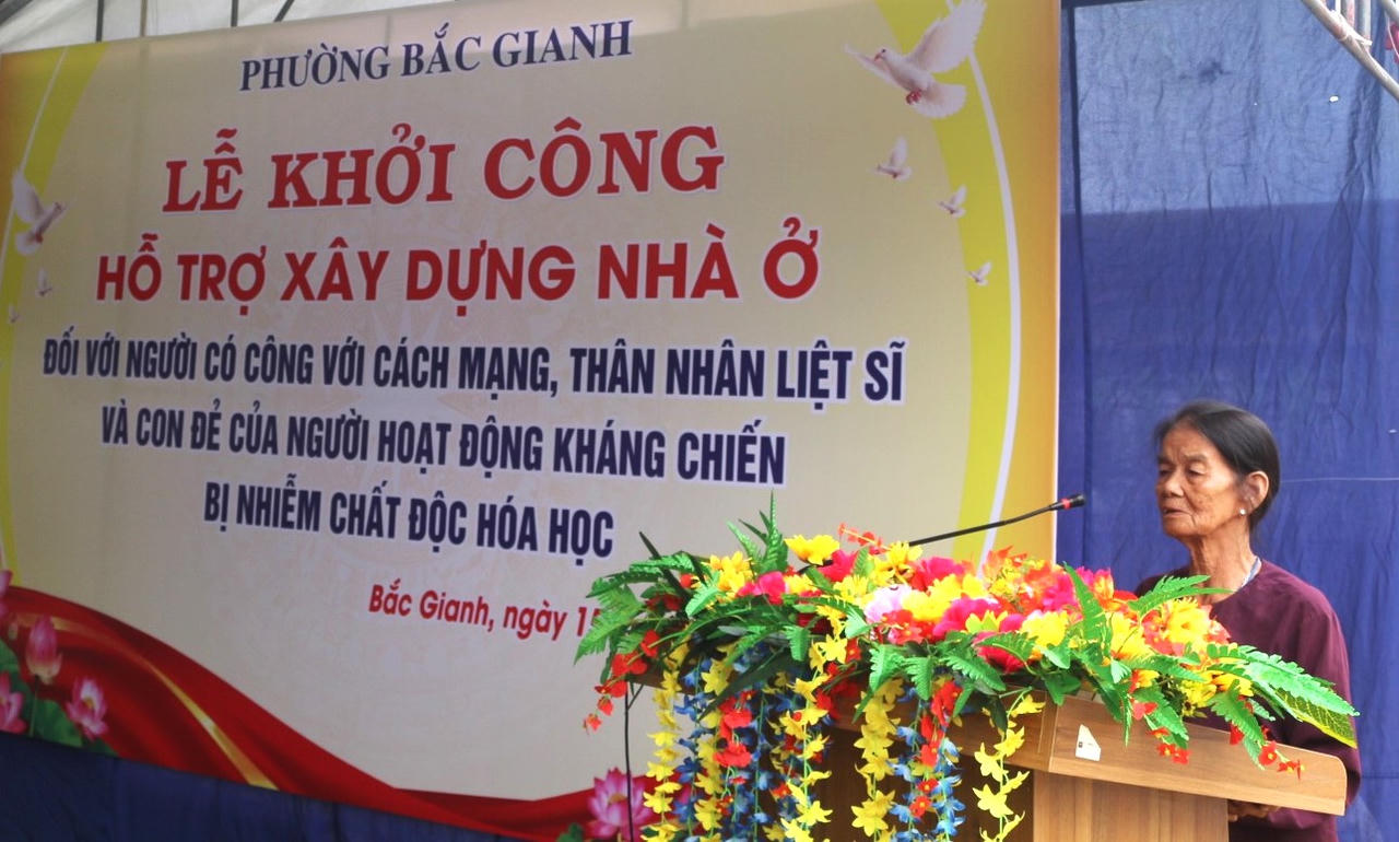 Bà Nguyễn Thị Quyên bày tỏ niềm vui khi được hỗ trợ xây dựng nhà ở từ chương trình. (Ảnh: Minh Phương).