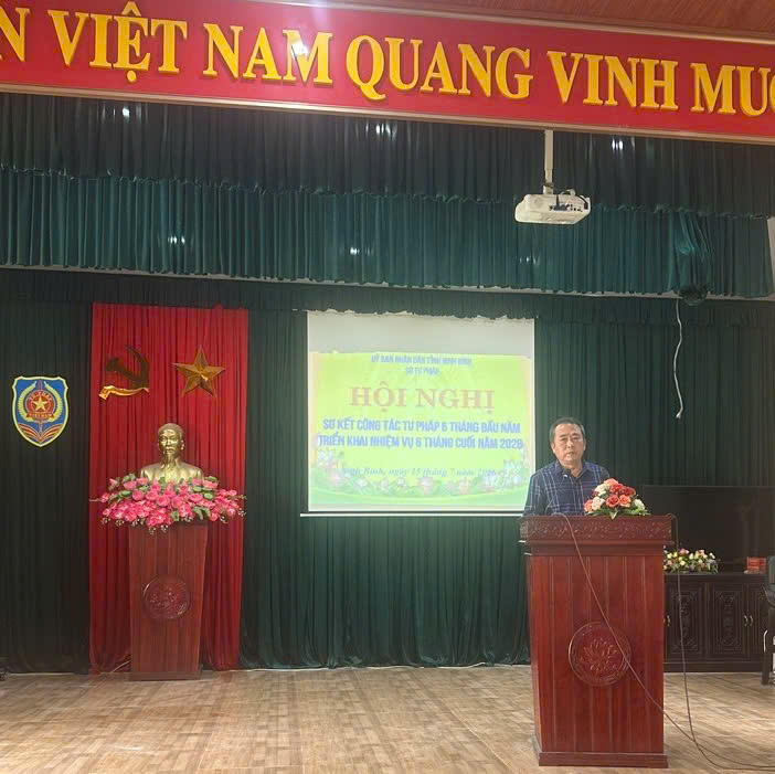 Giám đốc Sở Tư pháp tỉnh Ninh Bình Bùi Đức Thái phát biểu tại Hội nghị Sơ kết