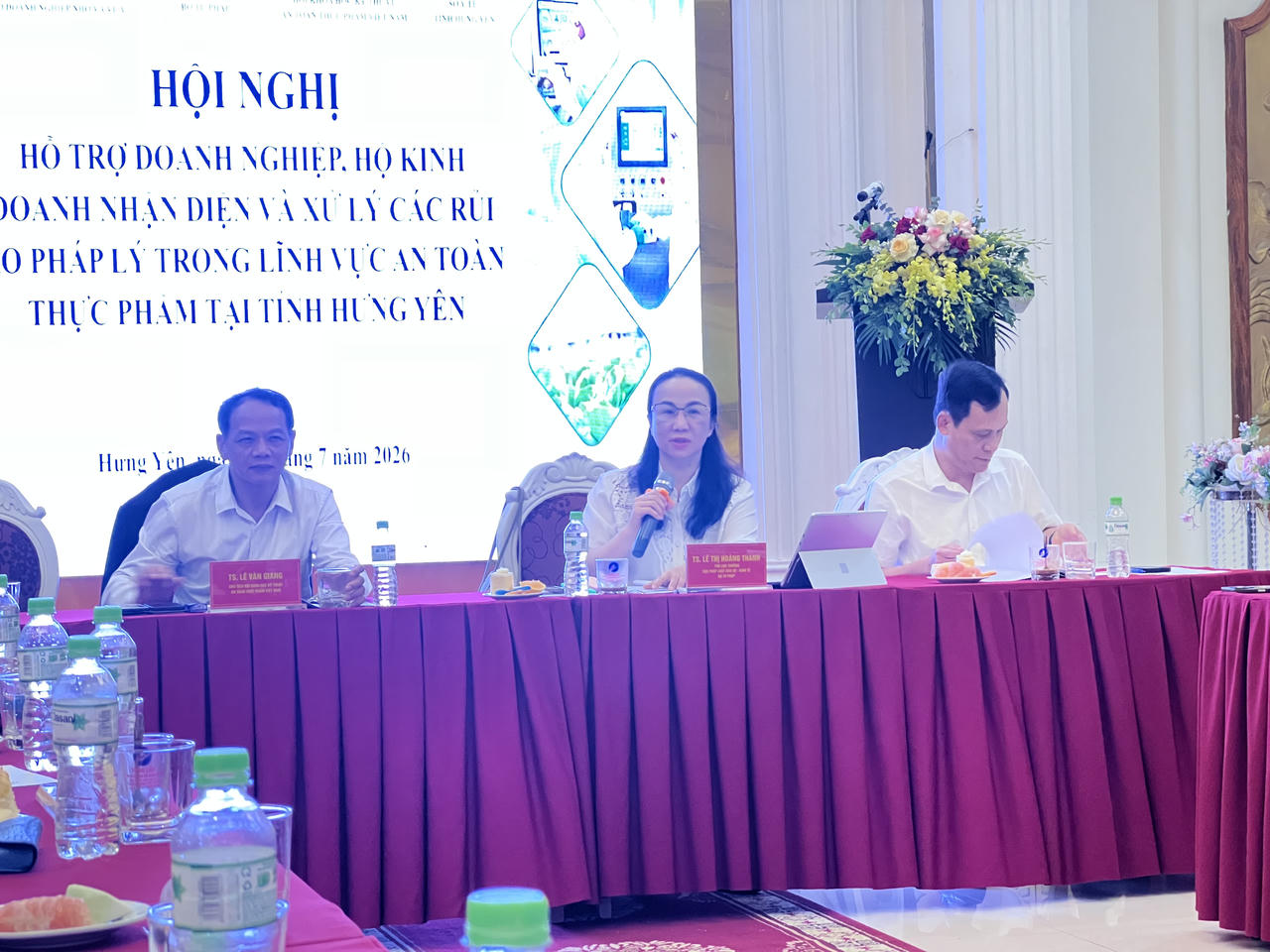 TS. Lê Thị Hoàng Thanh, Phó Cục trưởng Cục Pháp luật dân sự - kinh tế, Bộ Tư pháp phát biểu tại hội nghị