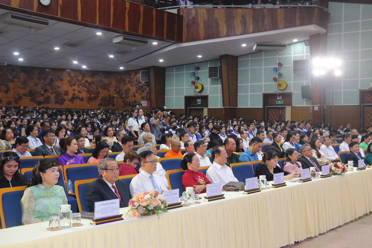 Quang cảnh buổi họp mặt