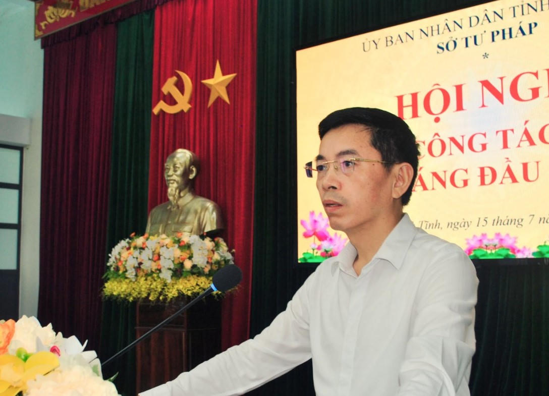 Ông Nguyễn Quốc Tuấn-Giám đốc Sở Tư pháp Hà Tĩnh phát biểu khai mạc hội nghị.