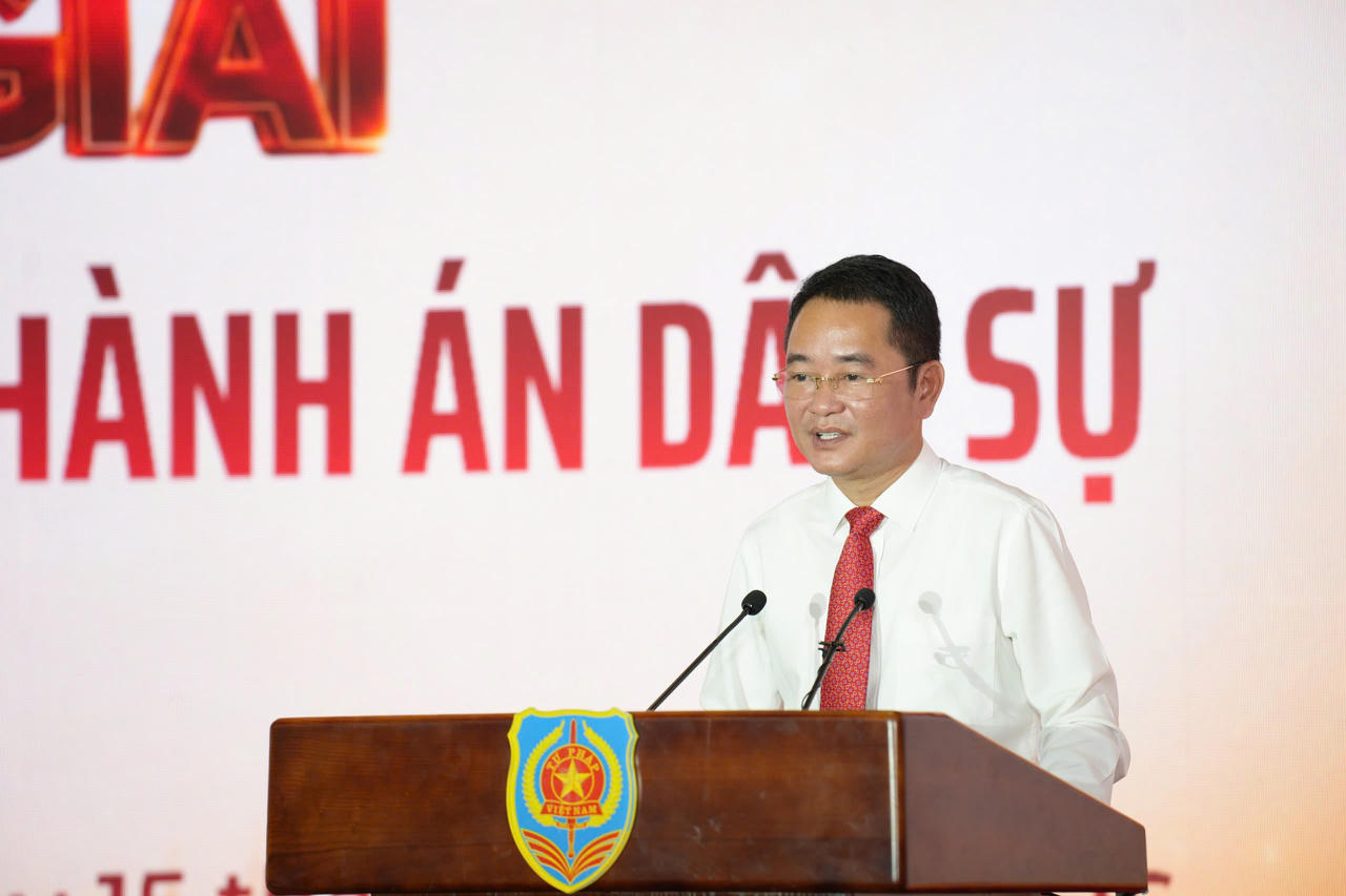  TS Vũ Hoài Nam - Bí thư Đảng ủy, Tổng Biên tập Báo Pháp luật Việt Nam, Trưởng Ban Tổ chức Cuộc thi phát biểu tại Lễ trao giải.