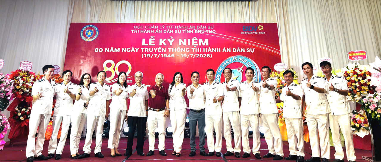 Tổng biên tập báo Pháp Luật Việt Nam Vũ Hoài Nam chúc mừng Thi hành án dân sự tỉnh Phú Thọ.