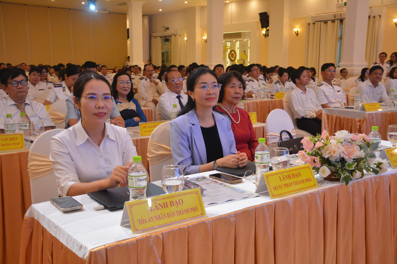 Các đại biểu tham gia buổi lễ (Ảnh: An Nhơn)
