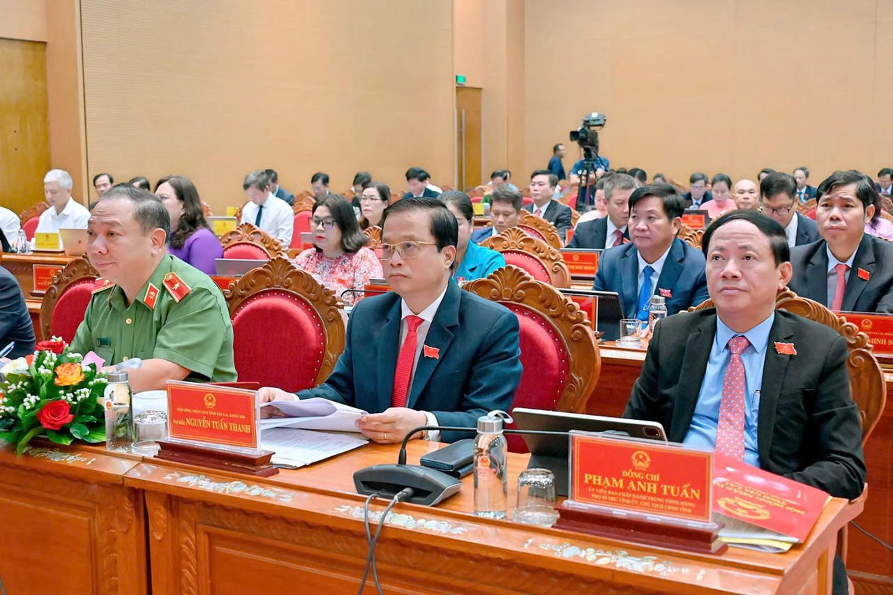 Các đại biểu tham dự kỳ họp. (Ảnh: NM)