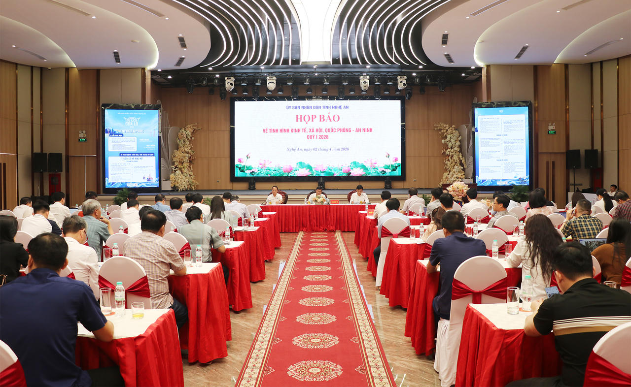 UBND tỉnh Nghệ An thông tin về tình hình cải cách hành chính tại các cuộc họp báo định kỳ. Ảnh: Phúc Hưng