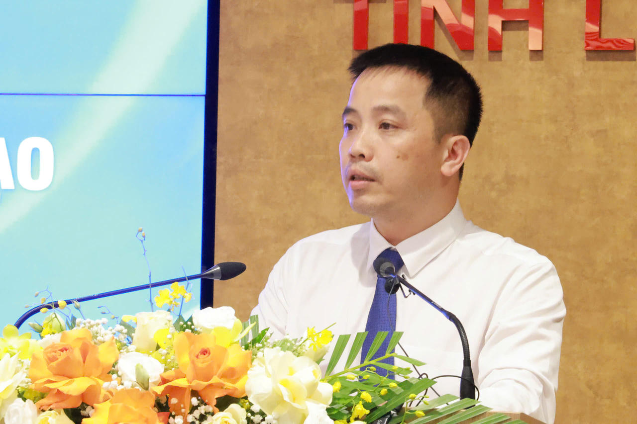 Các đại biểu thảo luận (Ảnh: Nguyễn Hải)