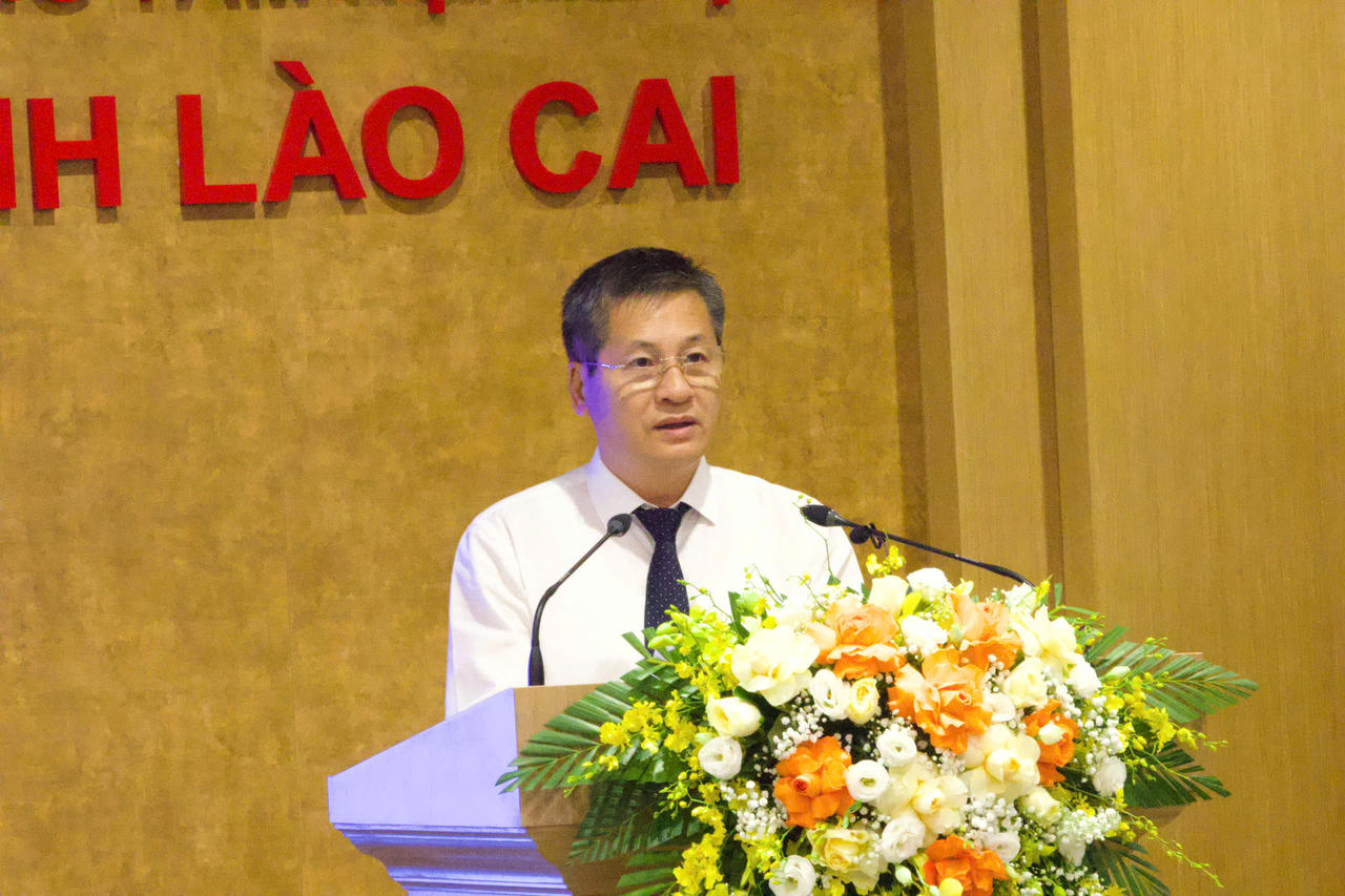 Phó Chủ tịch Thường trực UBND tỉnh Lào Cai Ngô Hạnh Phúc phát biểu tại tọa đàm (Ảnh: Nguyễn Hải)