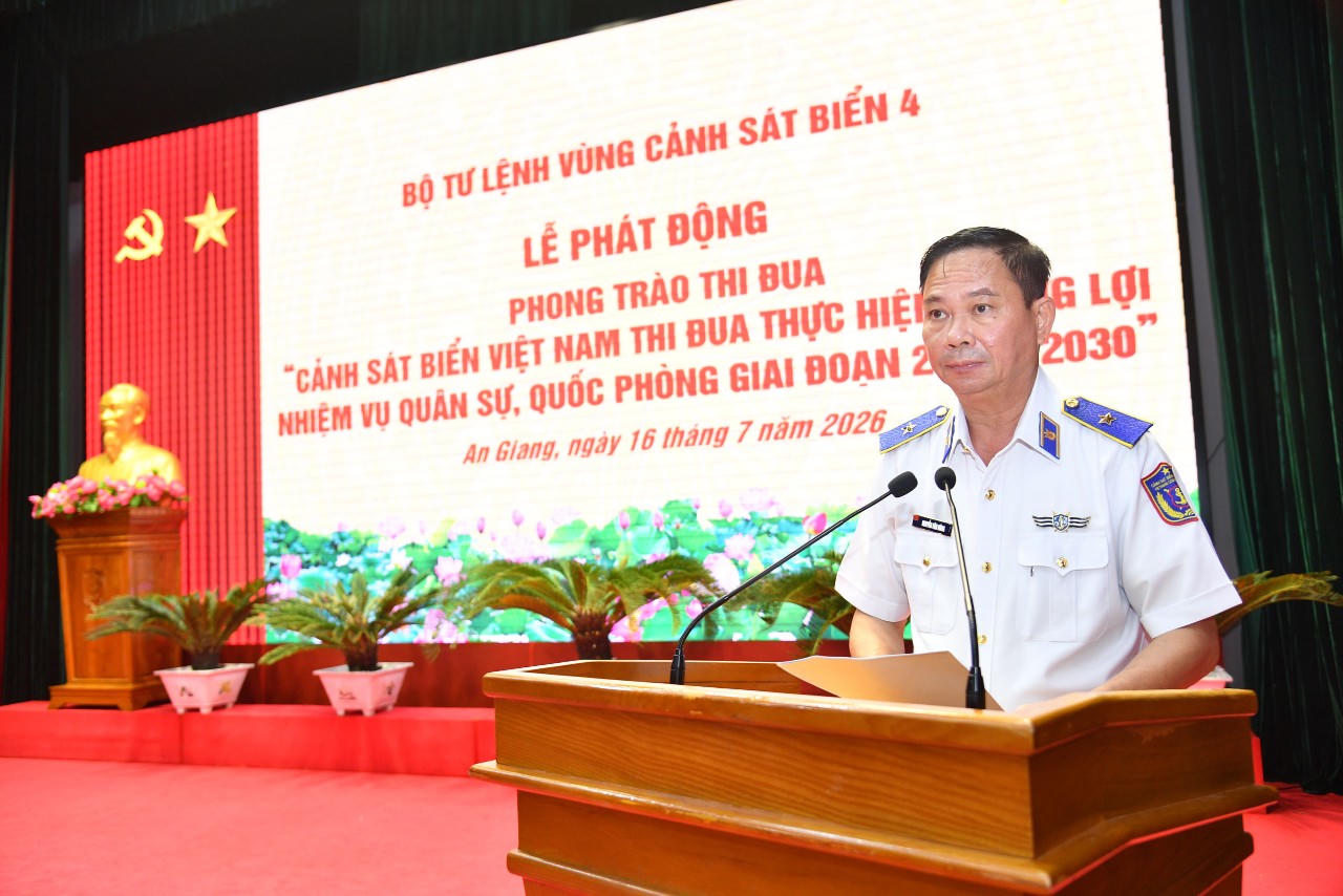 Thiếu tướng Nguyễn Văn Dũng - Bí thư Đảng ủy, Chính ủy, Chủ tịch Hội đồng Thi đua - Khen thưởng Bộ Tư lệnh Vùng Cảnh sát biển 4 phát động Phong trào thi đua