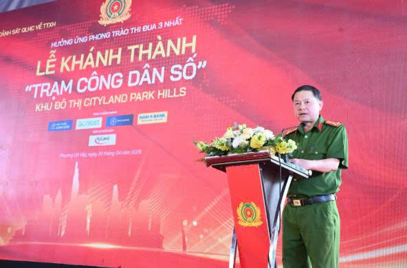 Đại tá Ngô Xuân Thọ - Trưởng phòng Cảnh sát quản lý hành chính về trật tự xã hội (PC06), Công an TP HCM phát biểu tại lễ ra mắt Trạm Công dân số tại Cityland Park Hills. Ảnh: H.Khánh