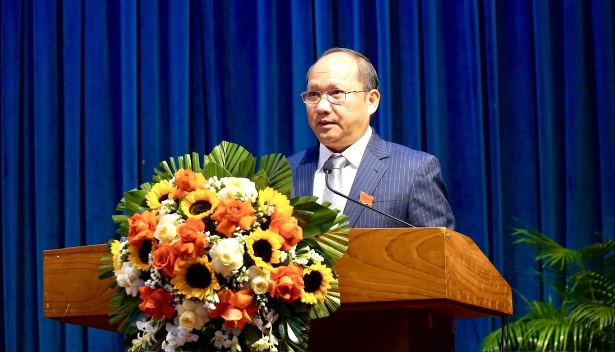 Ông Rah Lan Chung - Chủ tịch HĐND tỉnh Gia Lai phát biểu tại kỳ họp. (Ảnh: NM)
