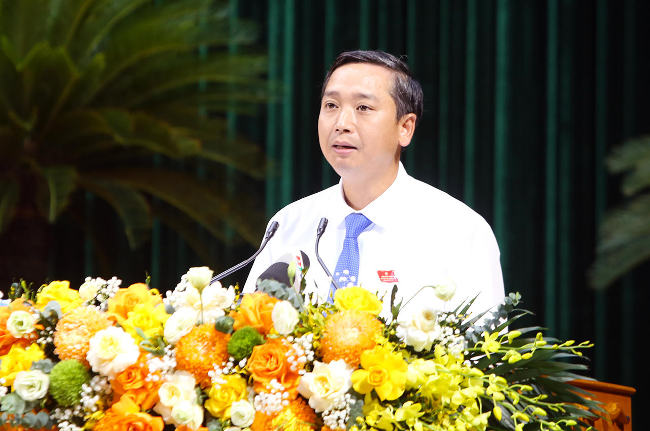 Ông Nguyễn Việt Oanh, Phó Bí thư Tỉnh uỷ, Chủ tịch HĐND tỉnh phát biểu bế mạc Kỳ họp. (Ảnh Cổng TTĐT tỉnh Bắc Ninh)