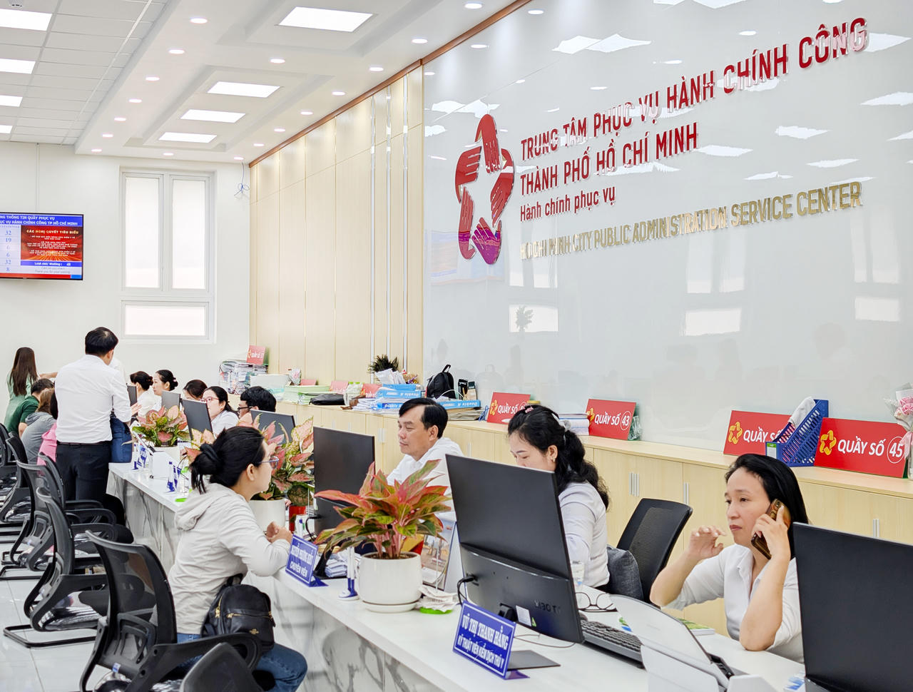 TP Hồ Chí Minh khuyến khích người dân tự nguyện tham gia thực hiện dịch vụ công trực tuyến