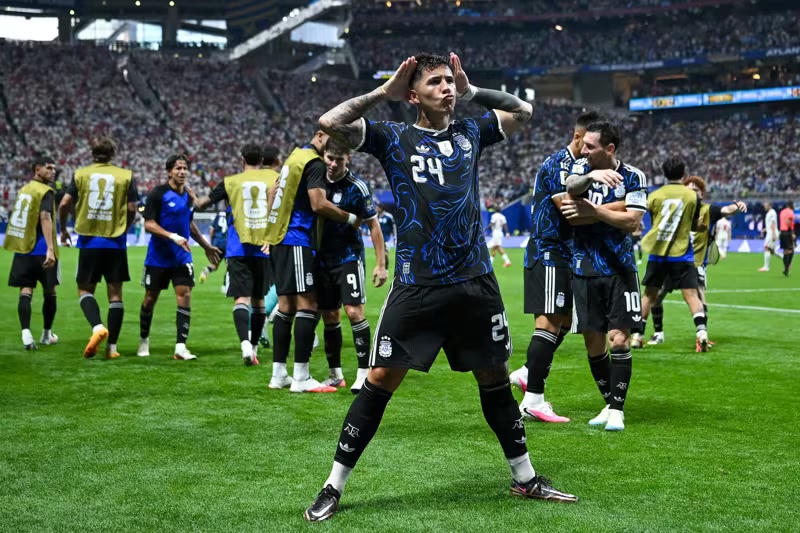 Argentina đã có pha lội ngược dòng ấn tượng trước đội tuyển Anh ở bán kết World Cup 2026 (Ảnh FIFA)
