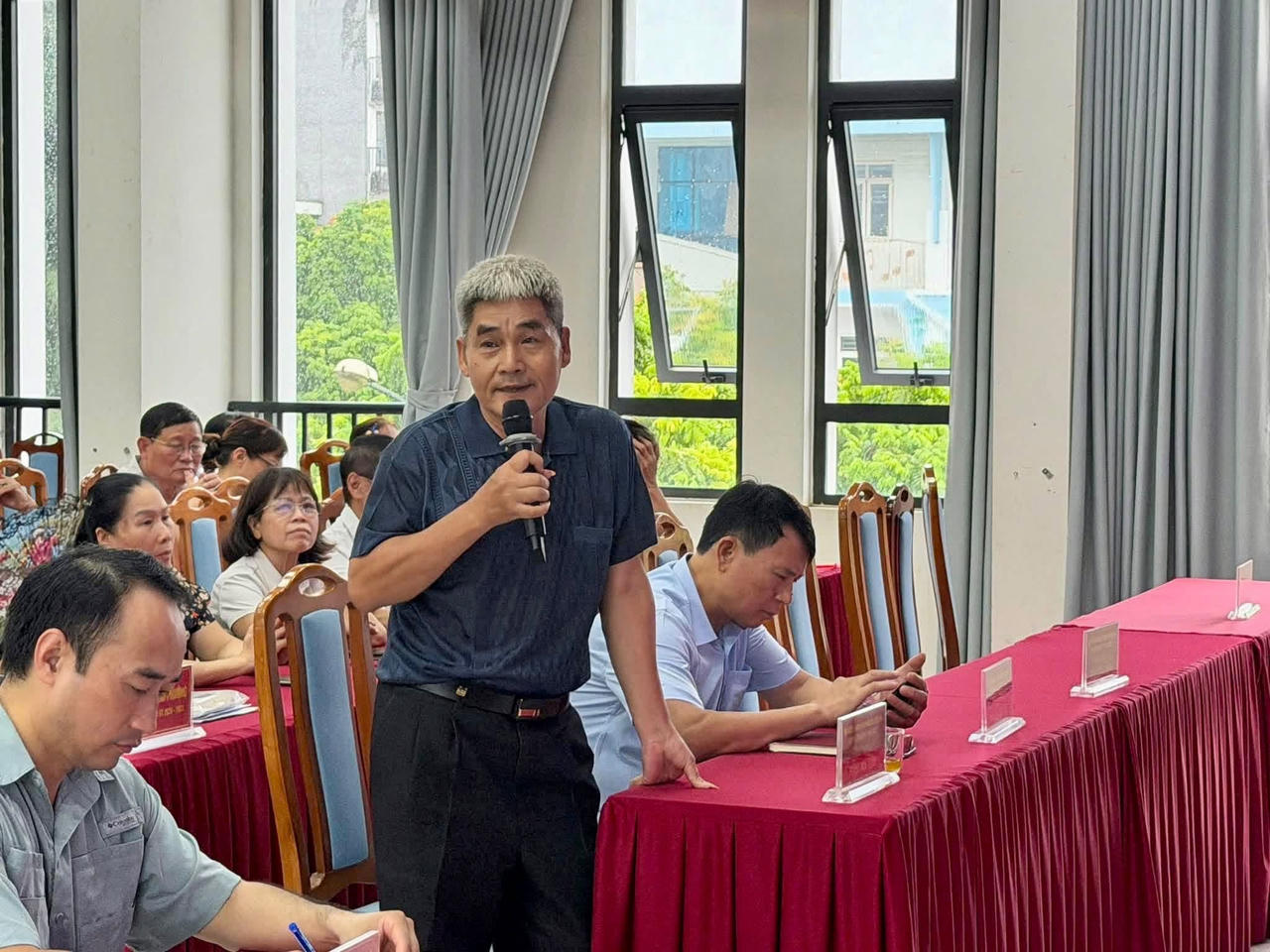 Cử tri nêu ý kiến về những vấn đề dân sinh, quản lý đô thị và tiến độ triển khai các dự án trên địa bàn.