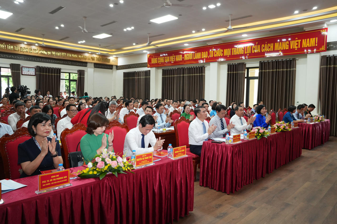 Các đại biểu tại Hội nghị.