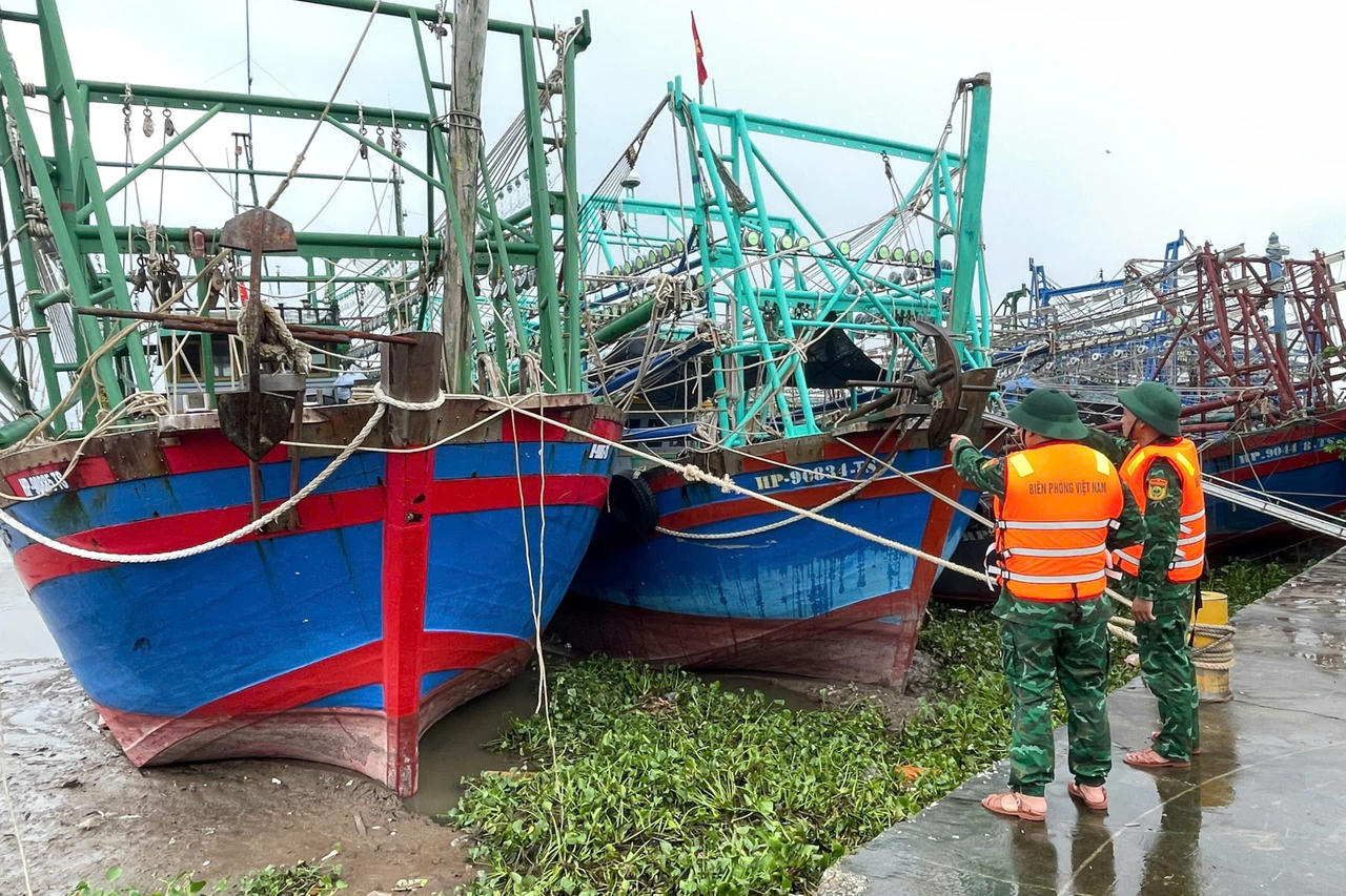 Bộ đội Biên phòng thành phố Hải Phòng rà soát, kiểm đếm tàu thuyền, bảo đảm không bỏ sót phương tiện hoạt động trên biển trước diễn biến của bão số 1.