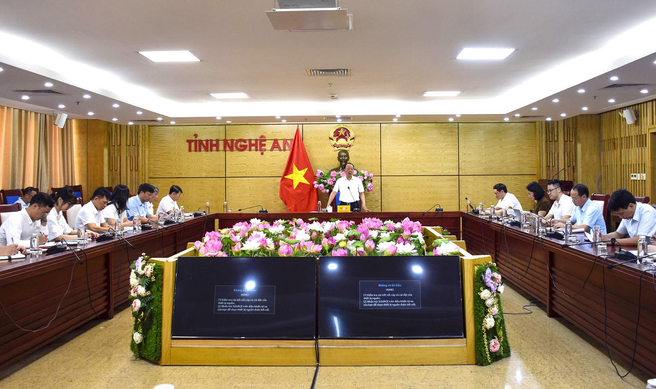 Cuộc họp đánh giá tình hình sắp xếp, xử lý tài sản công là trụ sở làm việc, cơ sở hoạt động sự nghiệp trên địa bàn Nghệ An do Phó Chủ tịch UBND tỉnh Bùi Thanh An chủ trì. Ảnh: P.T