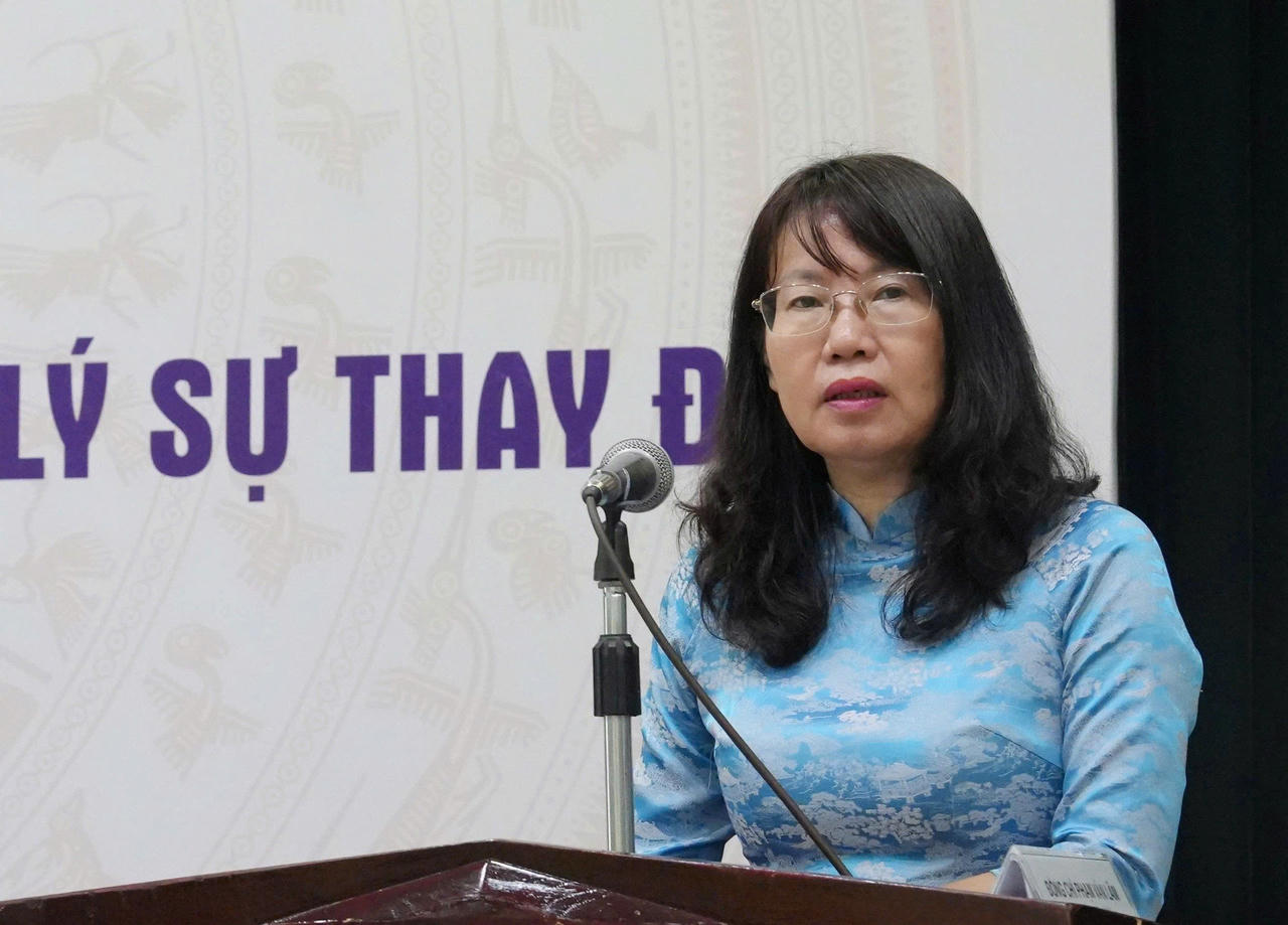 Vụ trưởng Vụ Tổ chức cán bộ Phan Thị Hồng Hà phát biểu khai mạc Lớp bồi dưỡng.