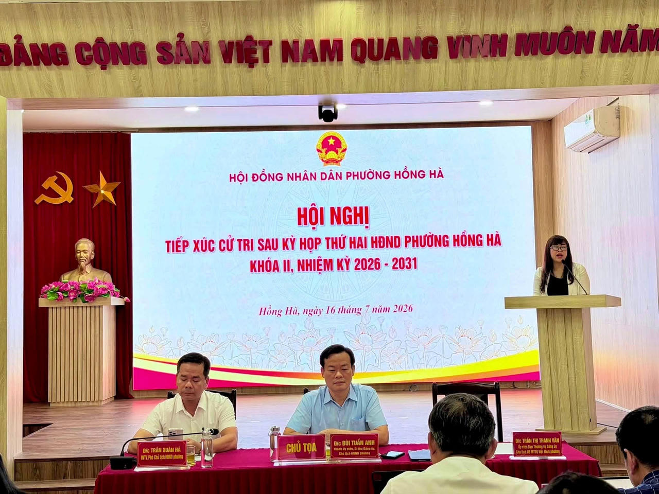 Bà Trần Thị Thanh Vân, Ủy viên Ban Thường vụ Đảng ủy, Chủ tịch Ủy ban MTTQ Việt Nam phường trân trọng ghi nhận những ý kiến tâm huyết, trách nhiệm của cử tri.