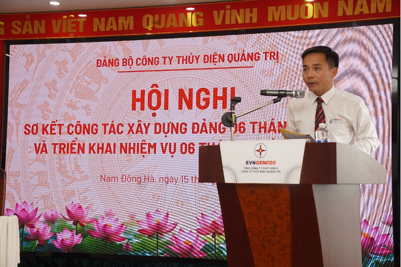 Ông Đoàn Thanh Điểm - Đại diện Ban Thường vụ Đảng ủy Công ty TĐQT trình bày báo cáo tại Hội nghị