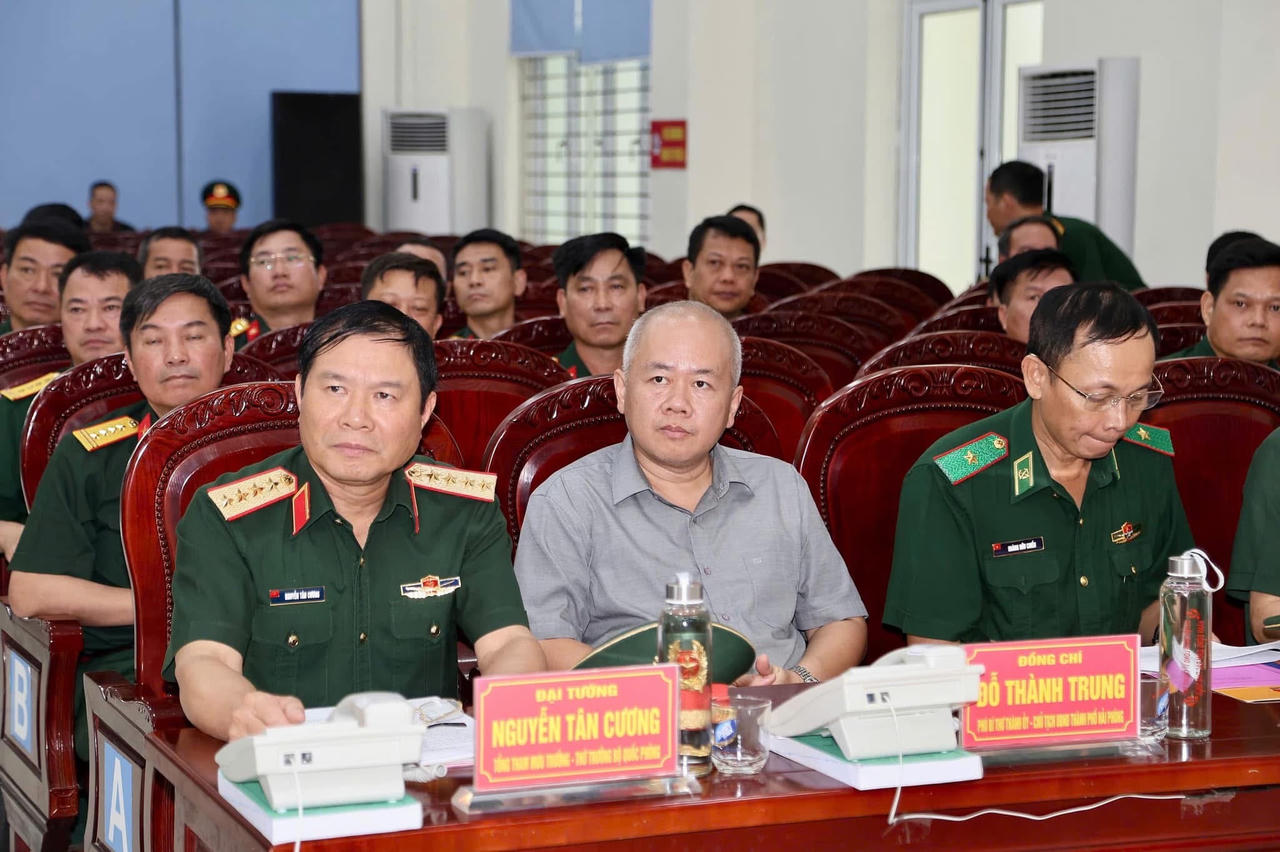 Các đại biểu tham dự buổi làm việc. (Ảnh: Cổng TTĐT Hải Phòng)