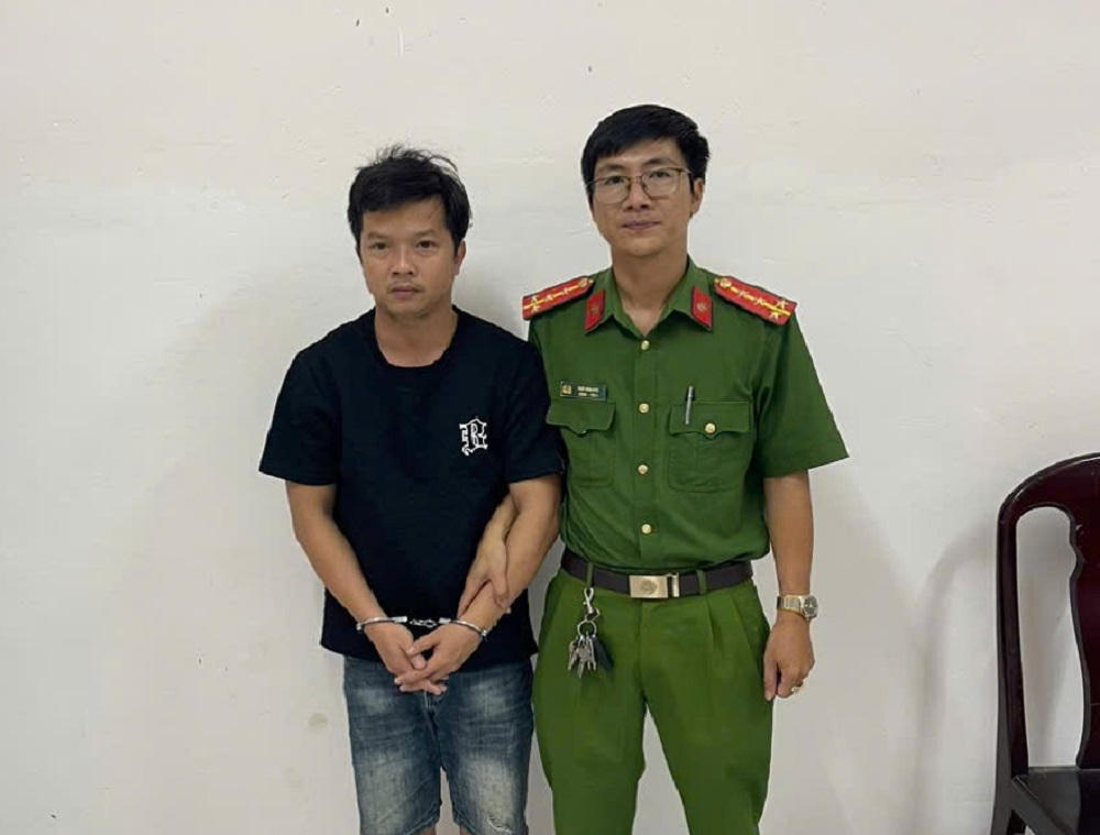 Bắt đối tượng trốn truy nã dưới vỏ bọc người làm thuê vựa sầu riêng