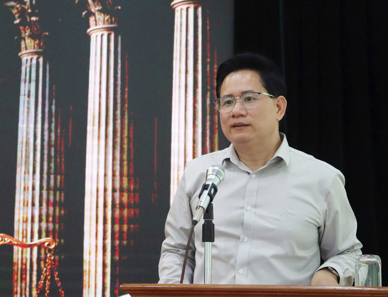 T.S Nguyễn Hữu Huyên, Vụ trưởng Vụ Hợp tác quốc tế phát biểu tại Hội thảo.
