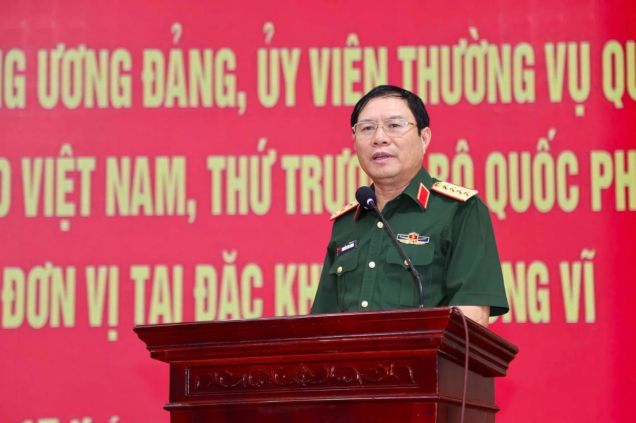 Đại tướng Nguyễn Tân Cương phát biểu kết luận buổi làm việc (Ảnh: Cổng TTĐT Hải Phòng)