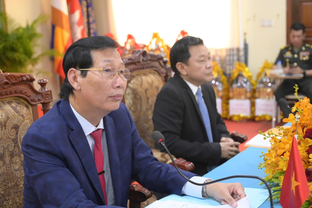 Ông Lê Văn Phước, Phó Chủ tịch UBND tỉnh, Trưởng Ban Chuyên trách tỉnh phát biểu tại buổi ký kết.