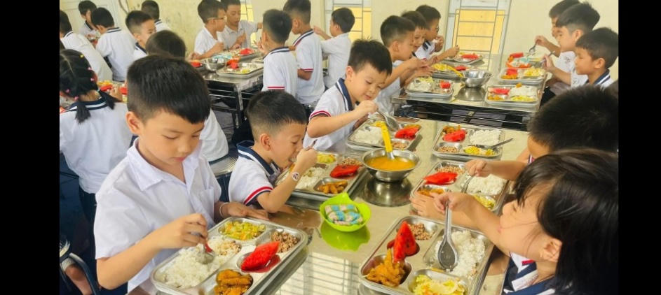 Sở GD&ĐT Hà Nội yêu cầu kiểm soát chặt bữa ăn bán trú trong trường học