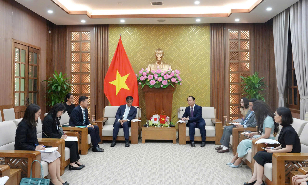 Bộ trưởng Hoàng Thanh Tùng tiếp Đại sứ Đặc mệnh toàn quyền Nhật Bản tại Việt Nam