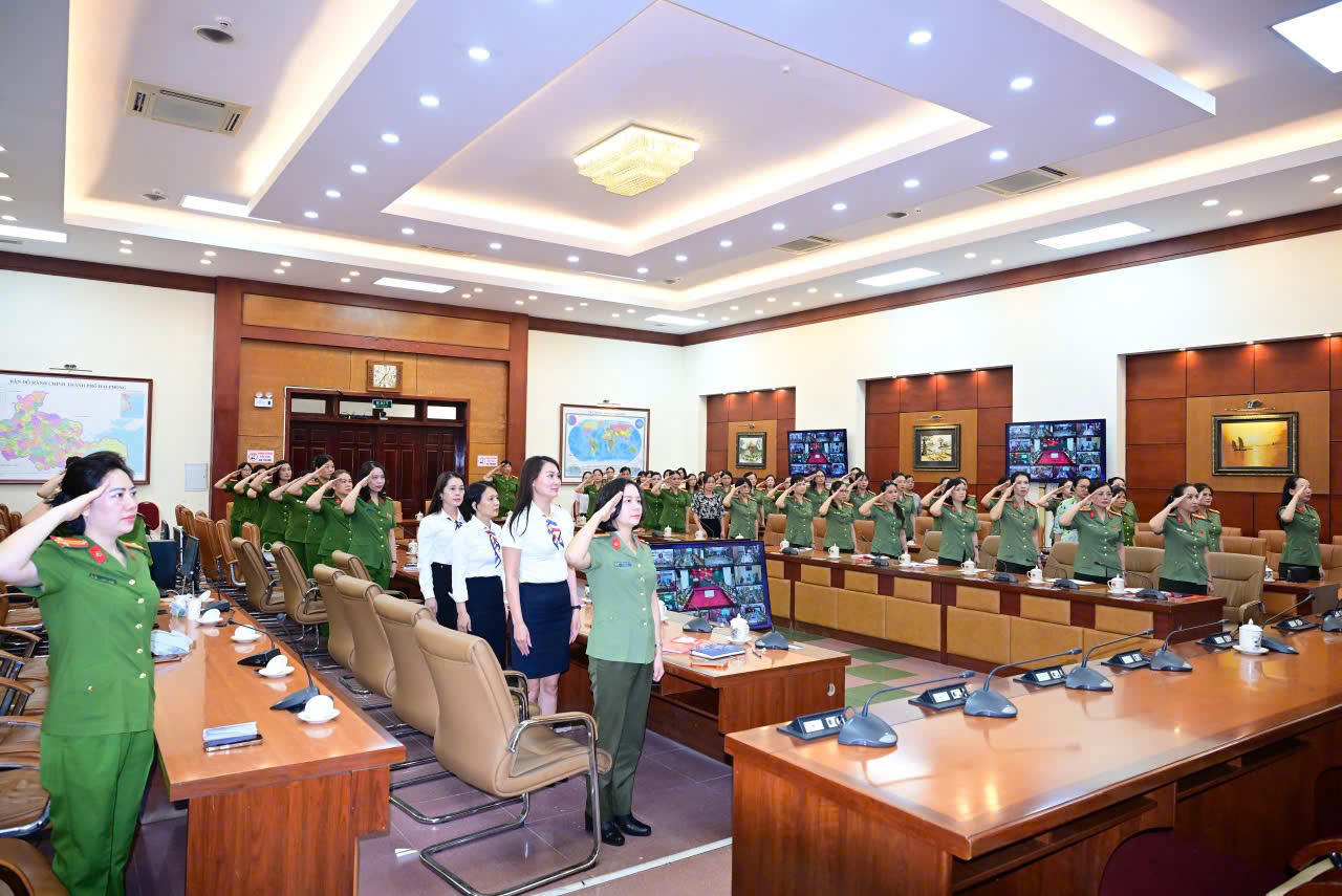 Phụ nữ CAND tổ chức hội nghị quán triệt Nghị quyết, nâng cao năng lực công tác
