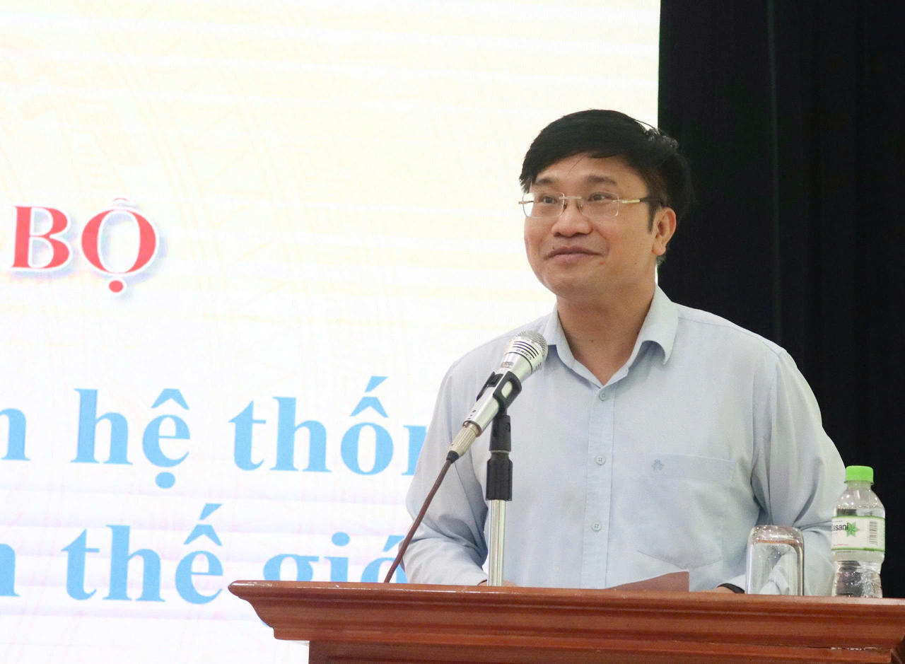 Viện trưởng Viện Chiến lược và Khoa học pháp lý Nguyễn Văn Cương phát biểu khai mạc.