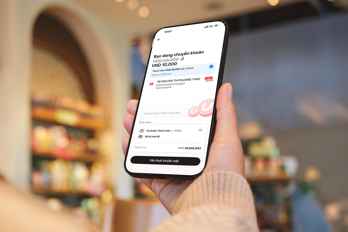 Dễ dàng nhận ra QR cửa hàng Techcombank khi thanh toán có icon “Tích điểm”.
